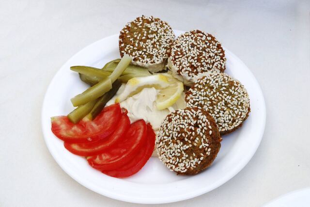 Falafel-Teller mit Tahini
